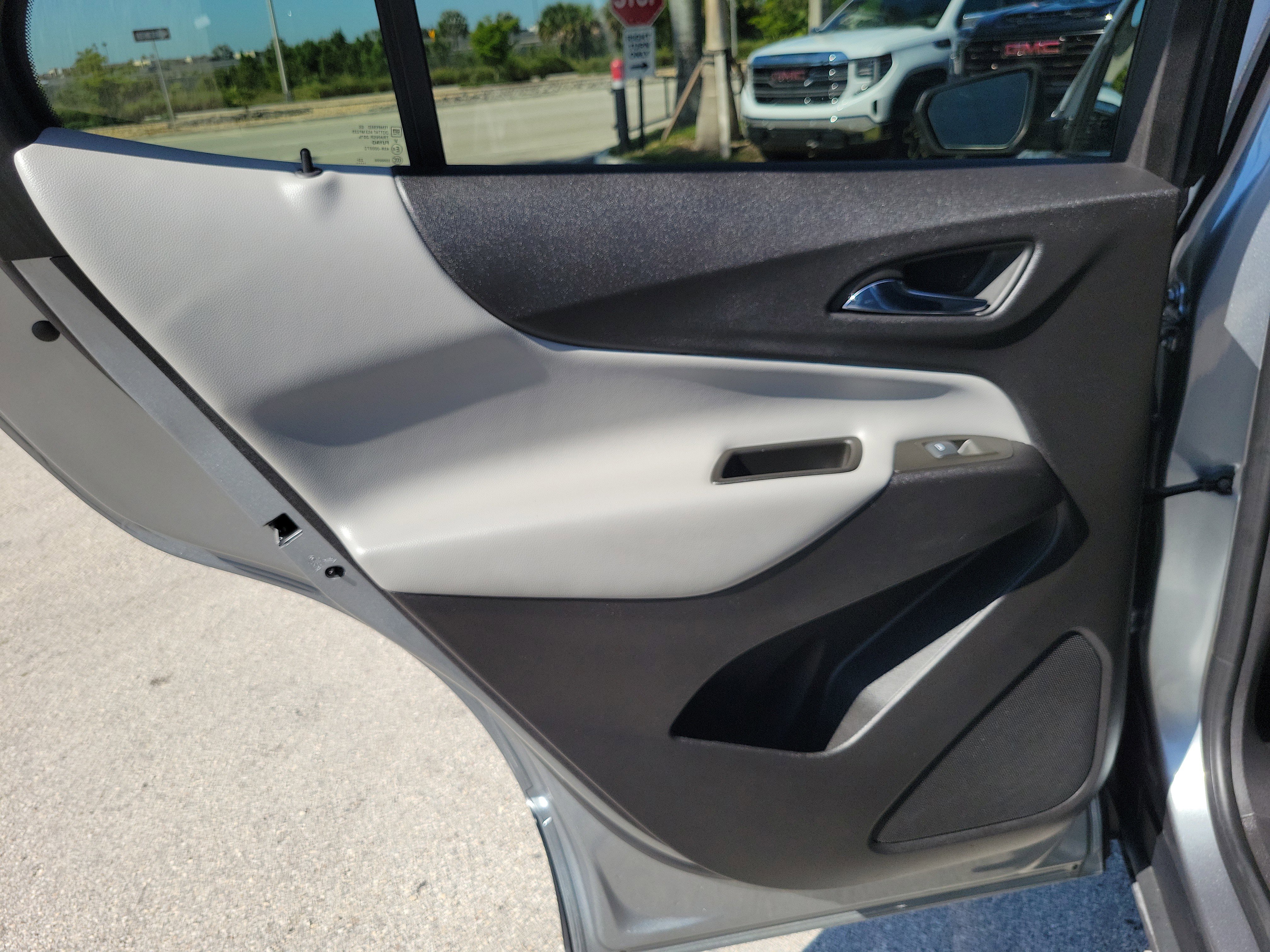 Used 2024 Chevrolet Equinox LS w/ LS Convenience Package FWD image 24