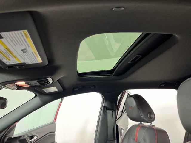 Used 2024 Chevrolet Trax RS w/ Sunroof Package FWD image 34