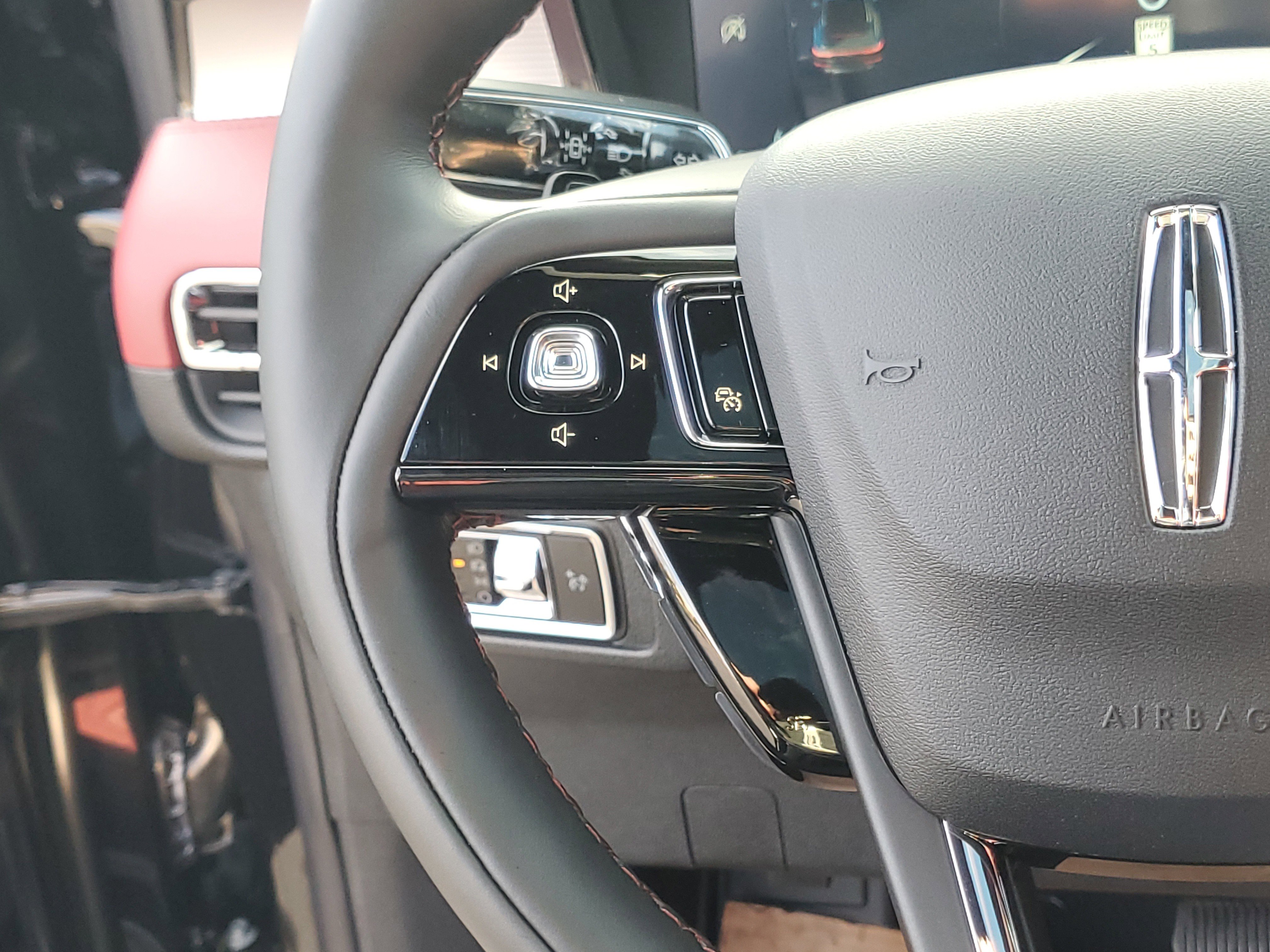 New 2026 Lincoln Corsair Reserve image 17