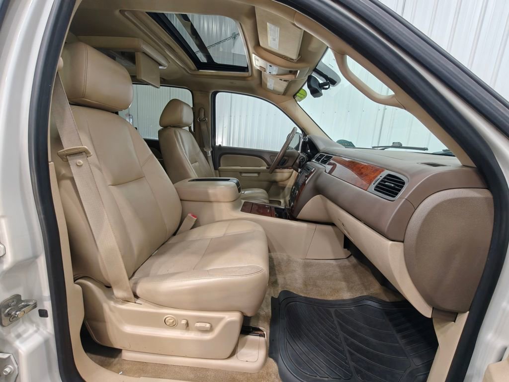 Used 2011 Chevrolet Avalanche LTZ AWD/4WD image 35