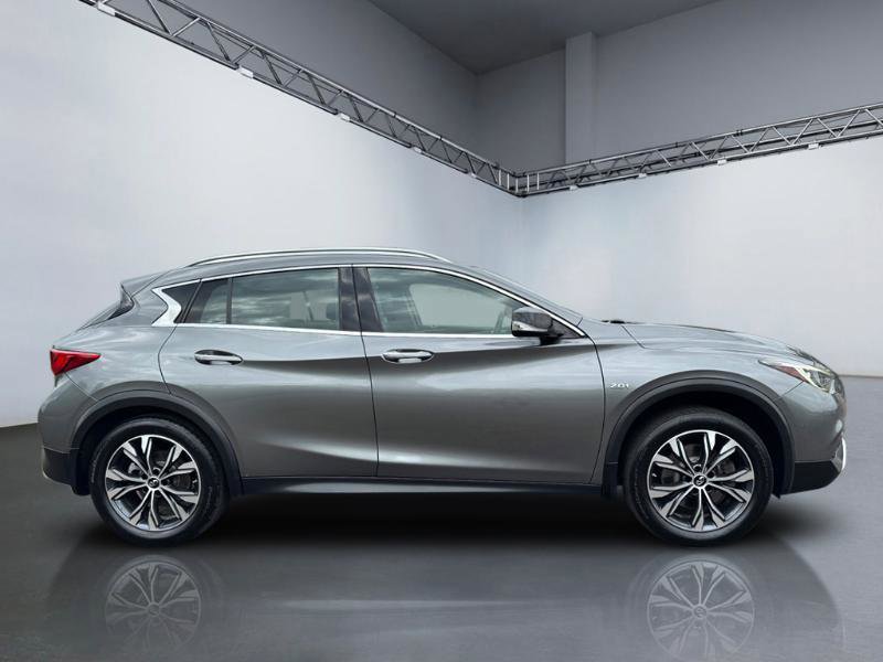 Used 2018 INFINITI QX30 Premium w/ Navigation Package AWD/4WD image 3