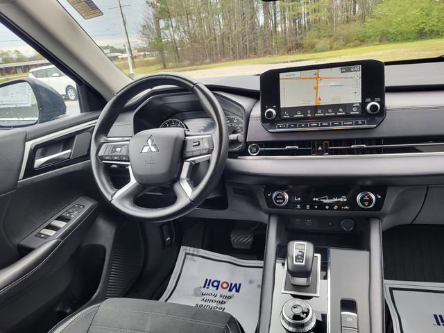 Used 2024 Mitsubishi Outlander SE image 16