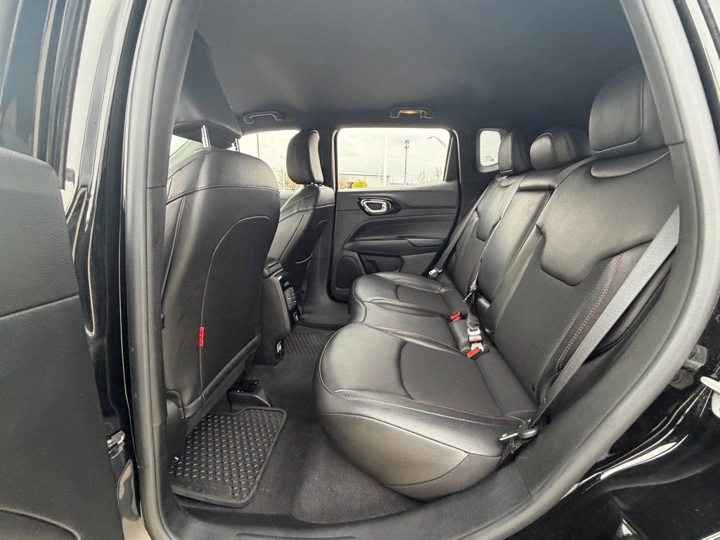 Used 2025 Jeep Compass Trailhawk AWD/4WD image 12