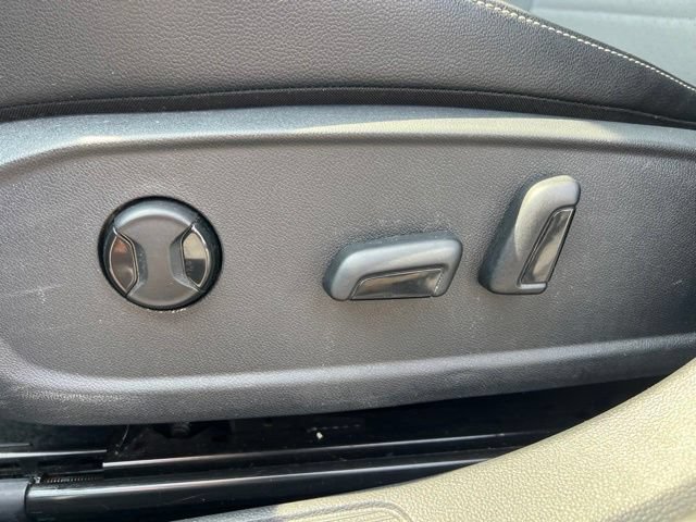 Used 2025 Volkswagen Jetta SE FWD image 28