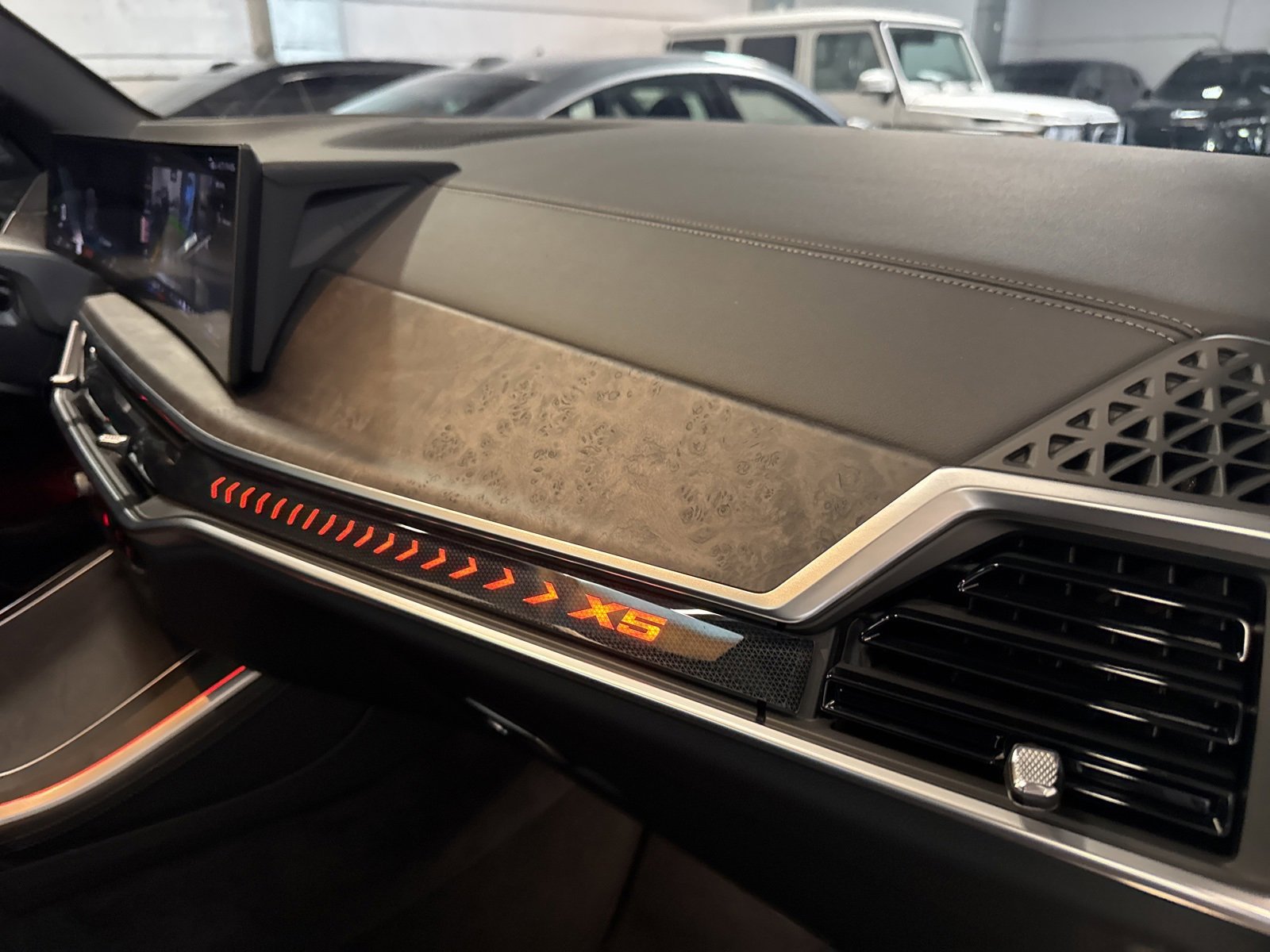 Used 2024 BMW X5 xDrive40i w/ M Sport Package image 28