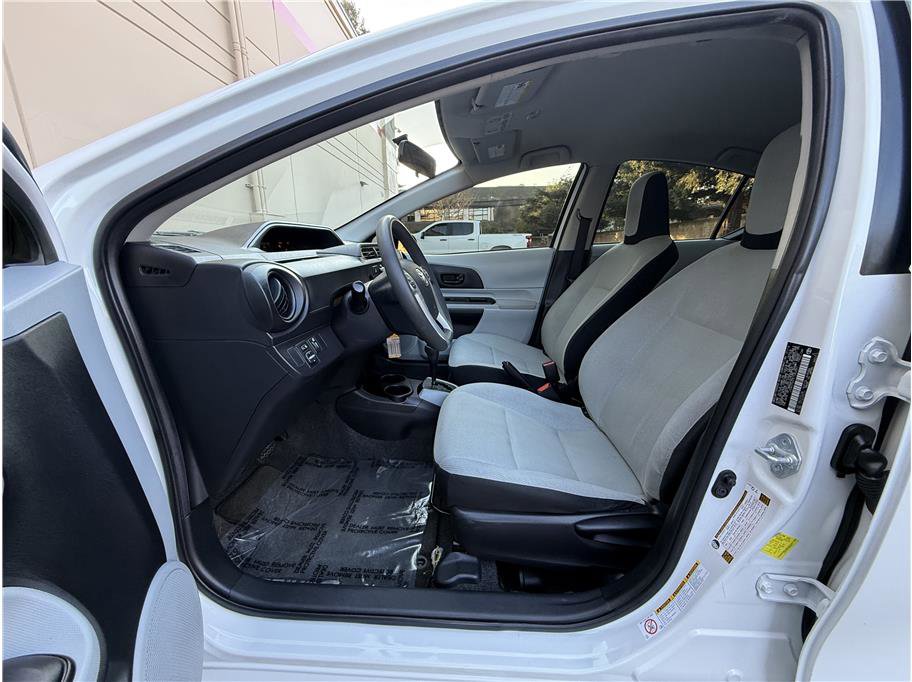 Used 2014 Toyota Prius C One image 7