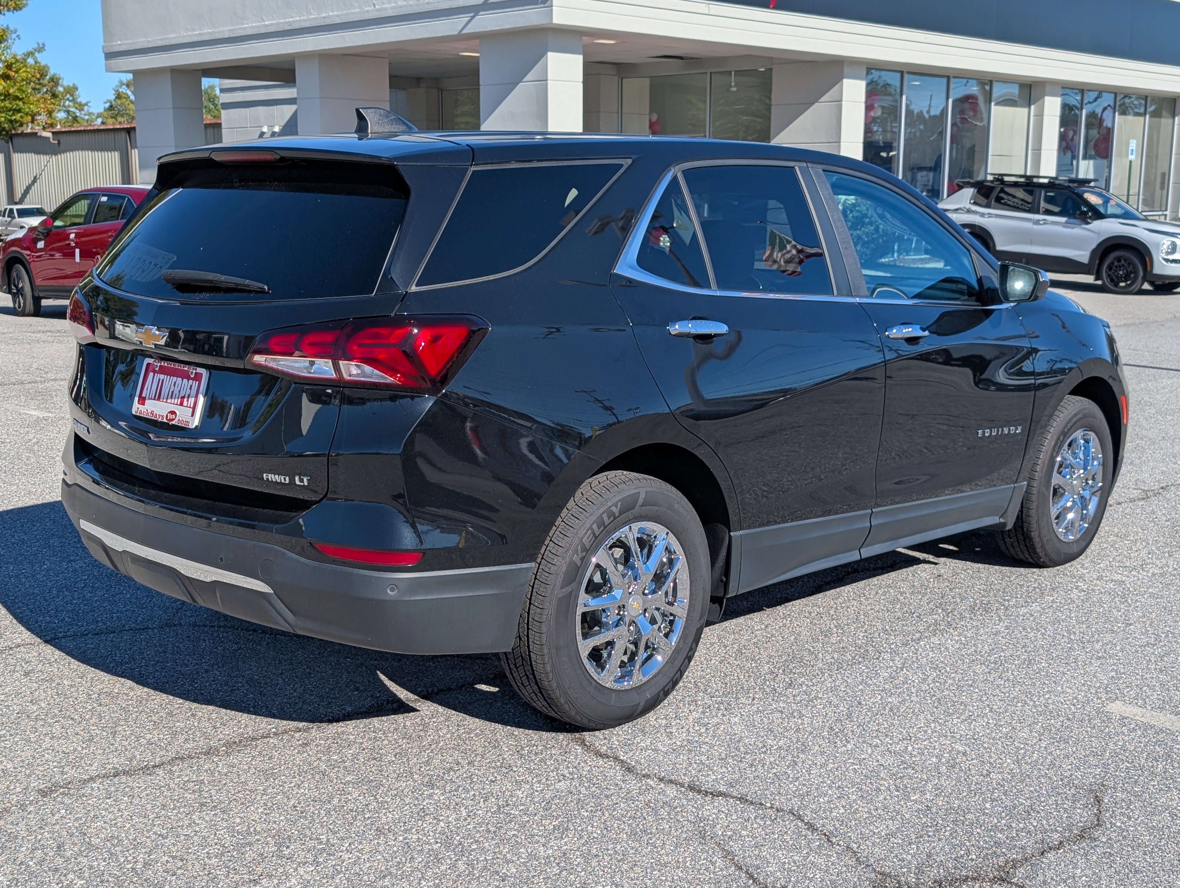 Used 2022 Chevrolet Equinox LT w/ Driver Convenience Package image 3