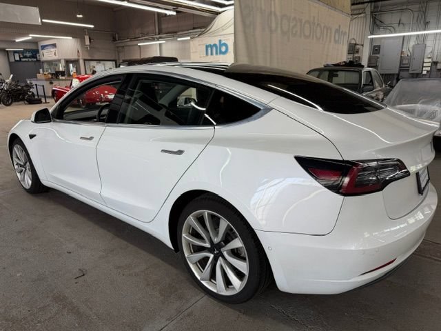 Used 2020 Tesla Model 3 Standard Range Plus RWD image 2