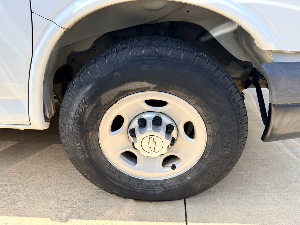 Used 2016 Chevrolet Express 2500 RWD image 32