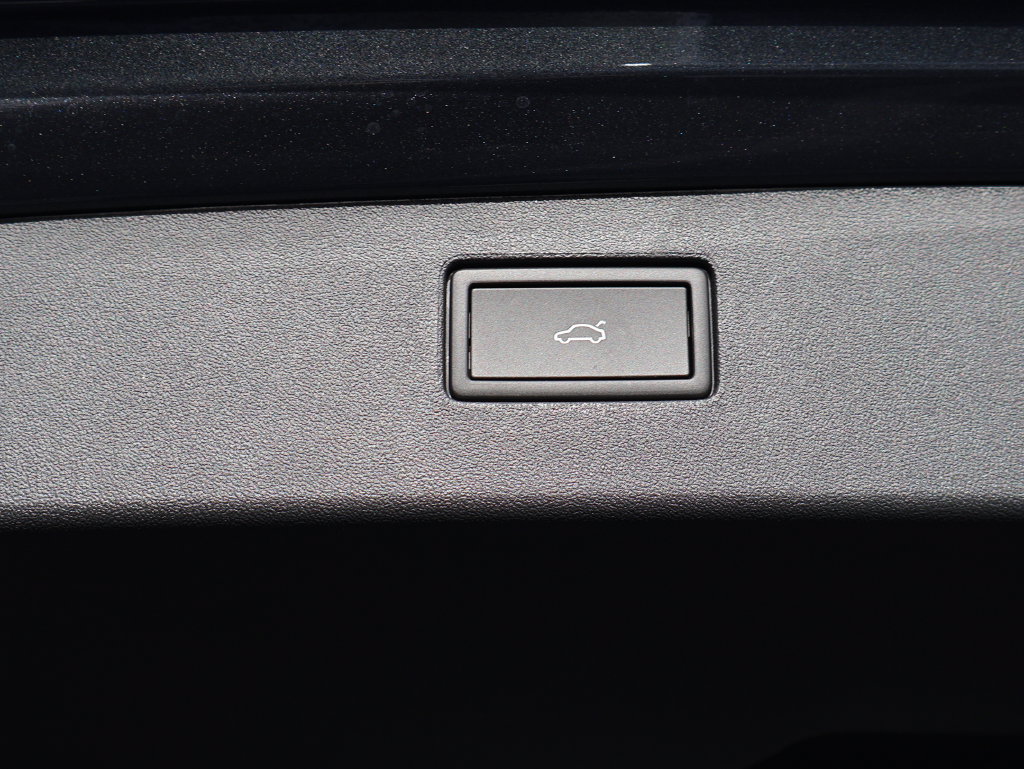 Used 2026 Volkswagen Tiguan SE R-Line AWD/4WD image 18