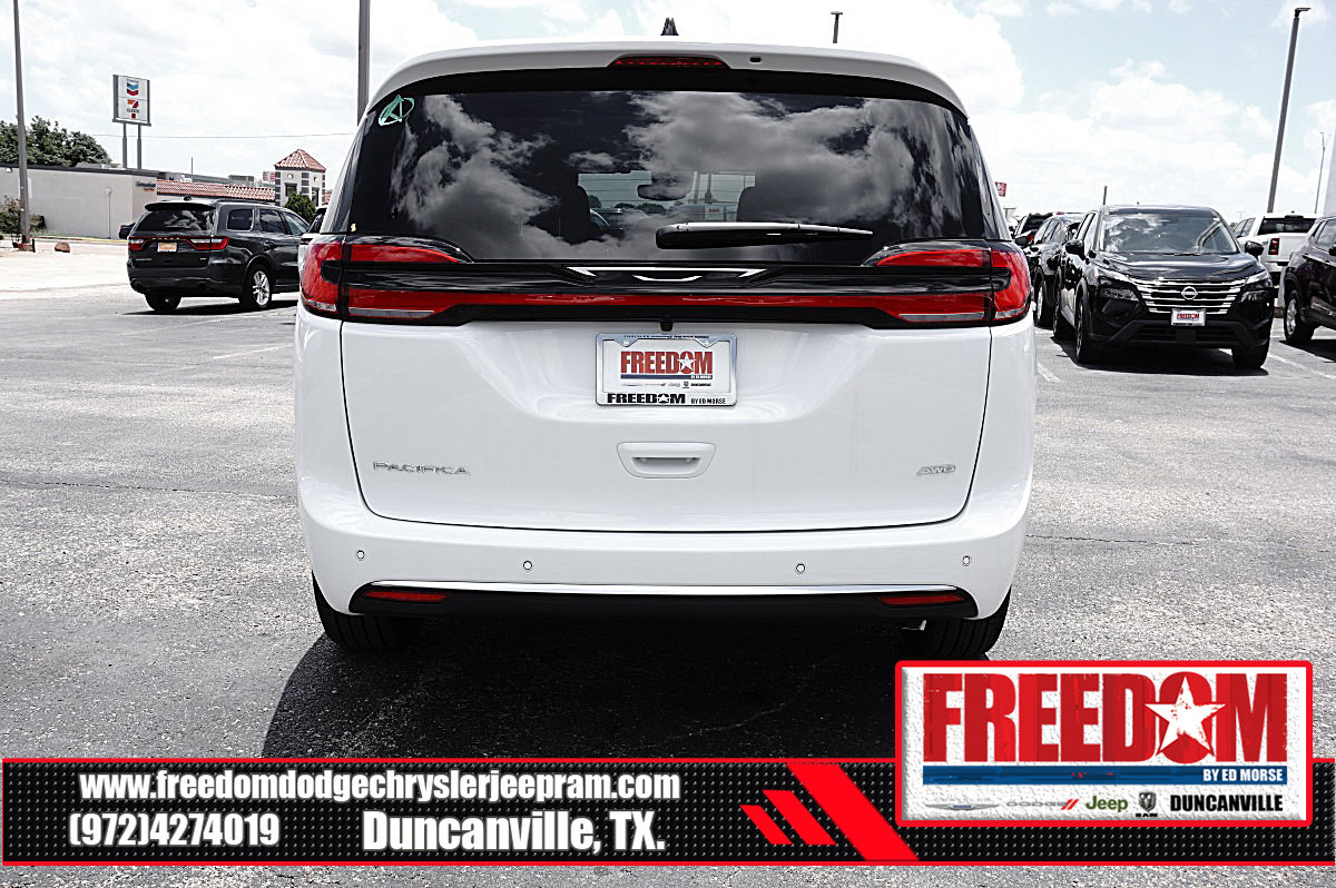 New 2027 Chrysler Pacifica Select AWD/4WD image 4