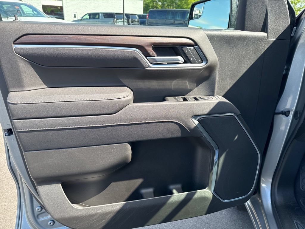 Used 2026 GMC Sierra 1500 SLT AWD/4WD image 11