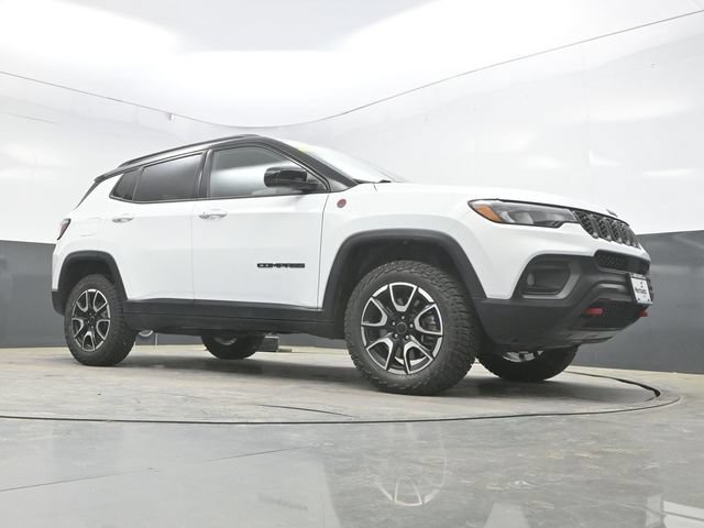 Used 2025 Jeep Compass Trailhawk AWD/4WD image 27