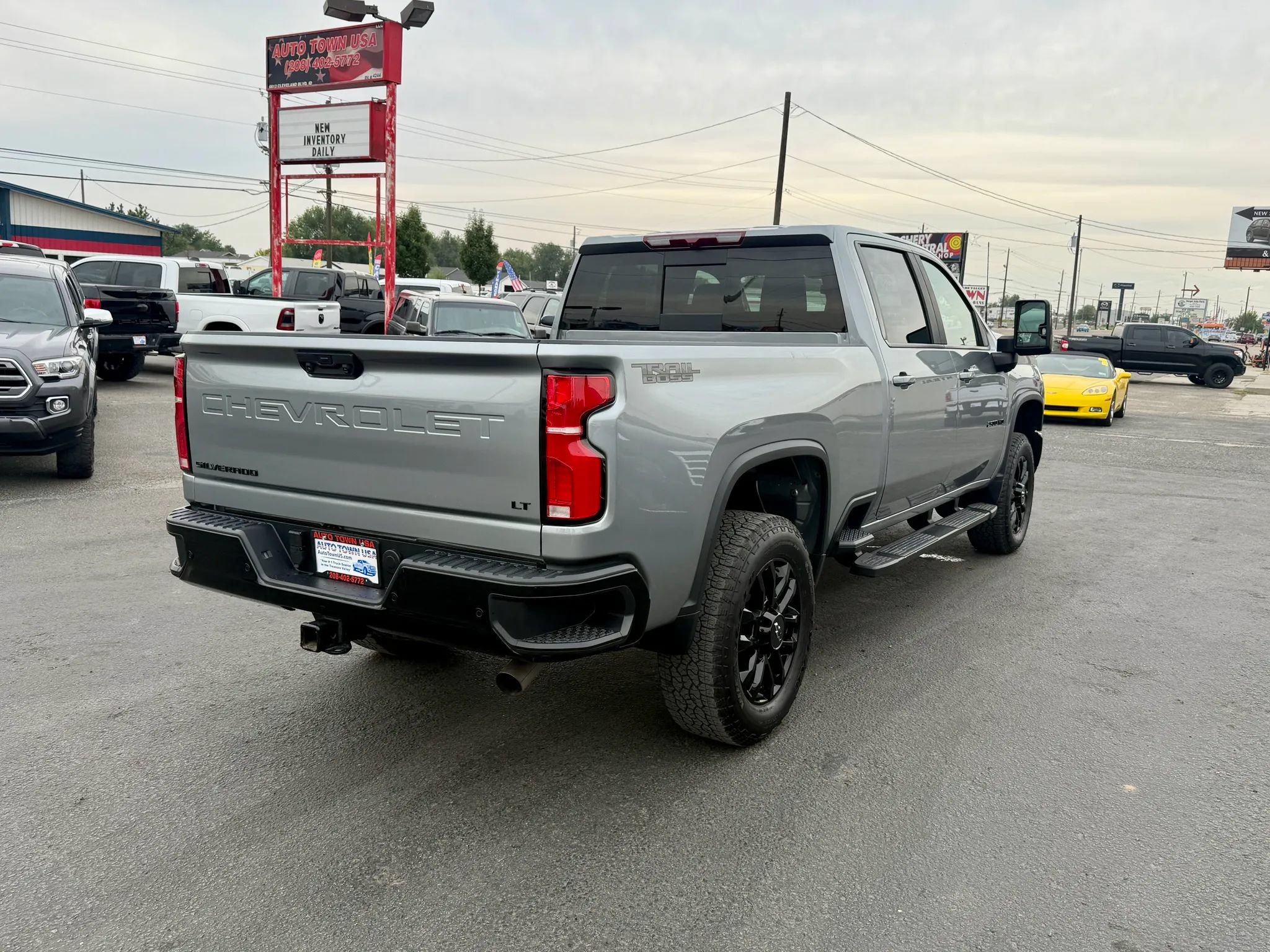 Used 2025 Chevrolet Silverado 2500 LT w/ Trail Boss Package AWD/4WD image 5