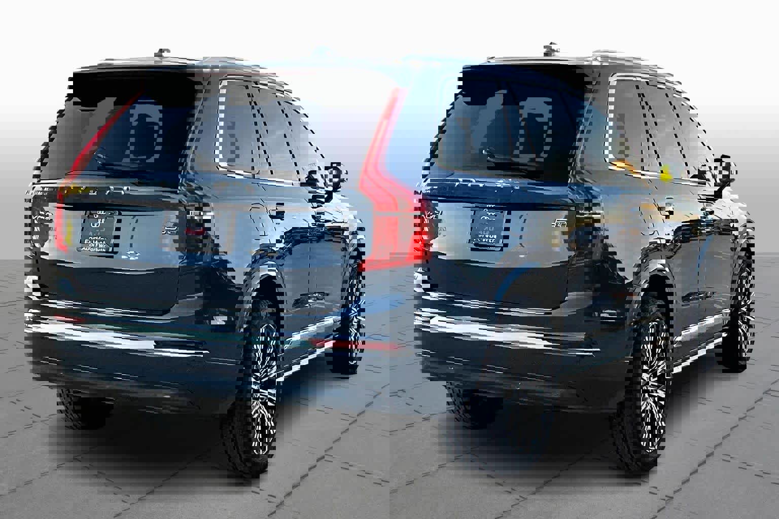 Used 2024 Volvo XC90 B5 Core w/ Protection Package Premier image 12