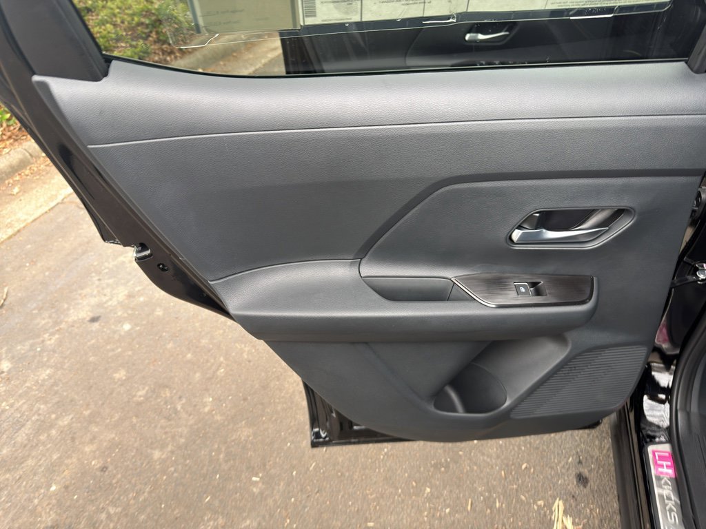 New 2026 Nissan Kicks SR w/ SR Premium Package image 31