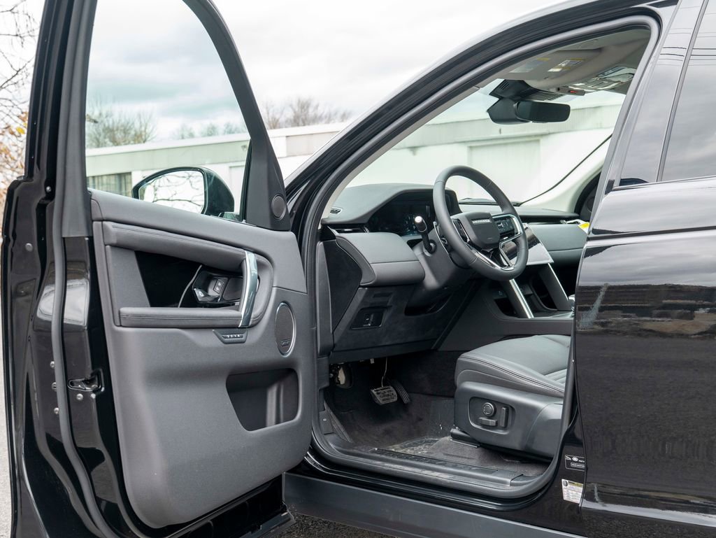 New 2025 Land Rover Discovery Sport S image 10