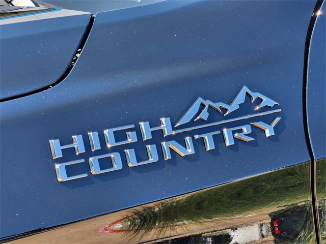 New 2026 Chevrolet Suburban High Country image 9