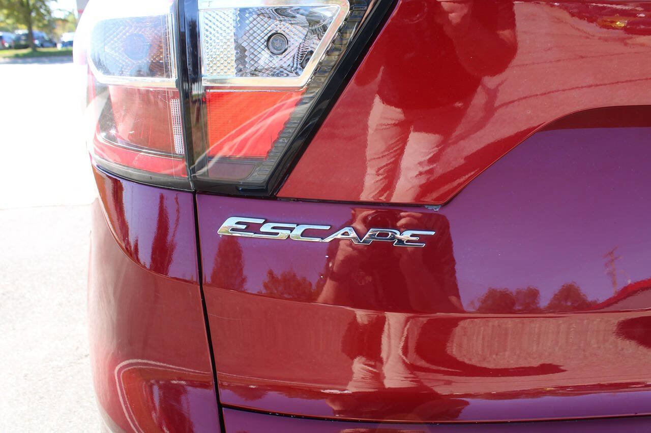 Used 2017 Ford Escape SE image 30