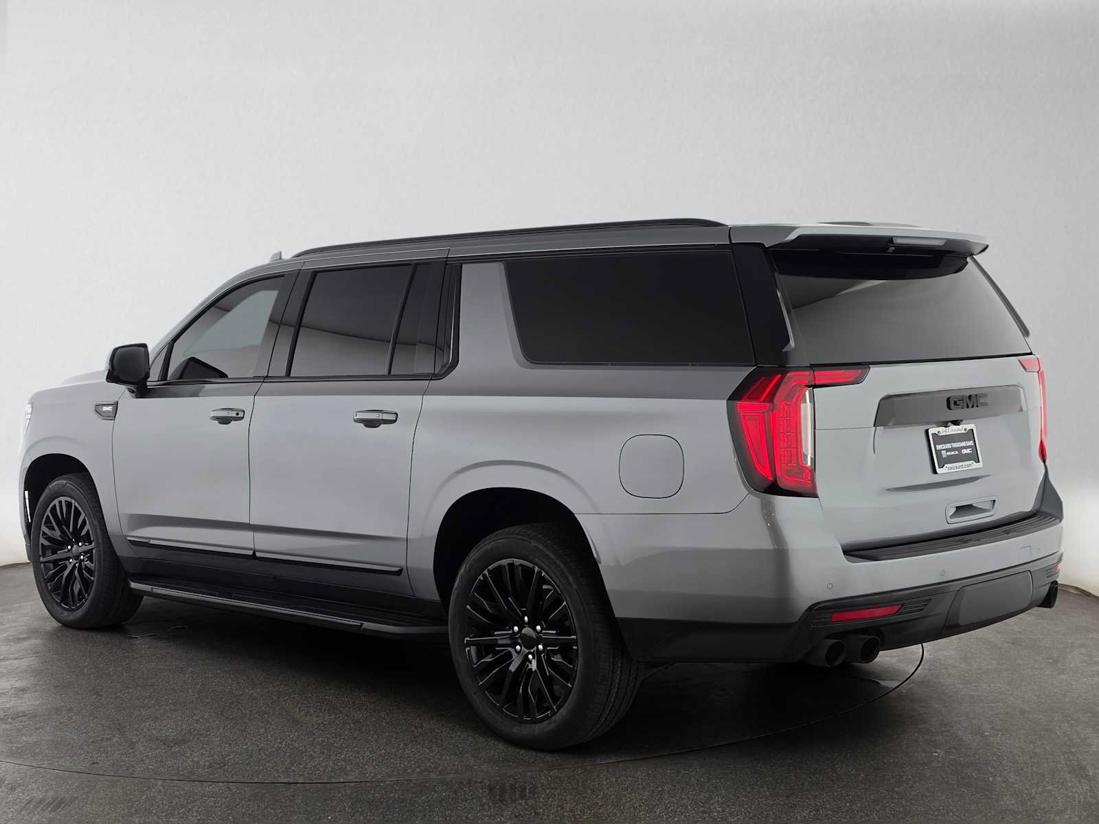 Used 2023 GMC Yukon XL Denali AWD/4WD image 5