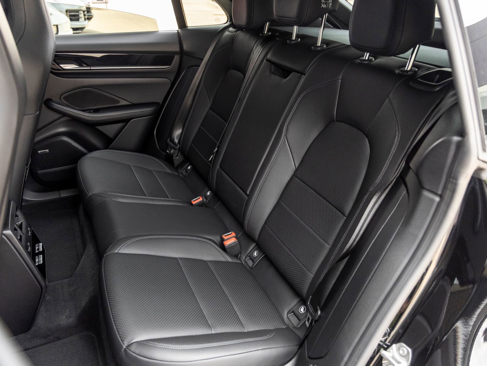 Certified 2025 Porsche Macan Electric image 30