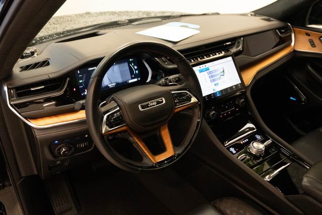 Used 2022 Jeep Grand Cherokee Summit image 3