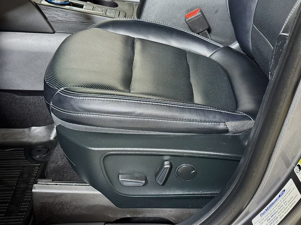 Used 2022 Ford Escape SEL w/ Technology Package AWD/4WD image 16