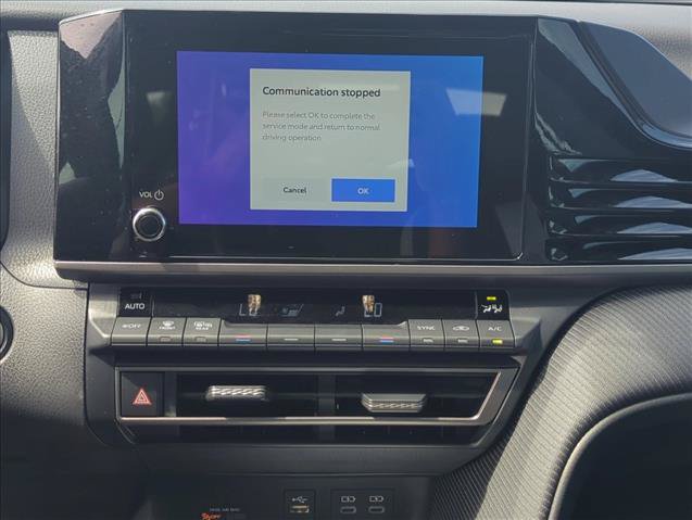 Used 2025 Toyota Camry SE FWD image 13
