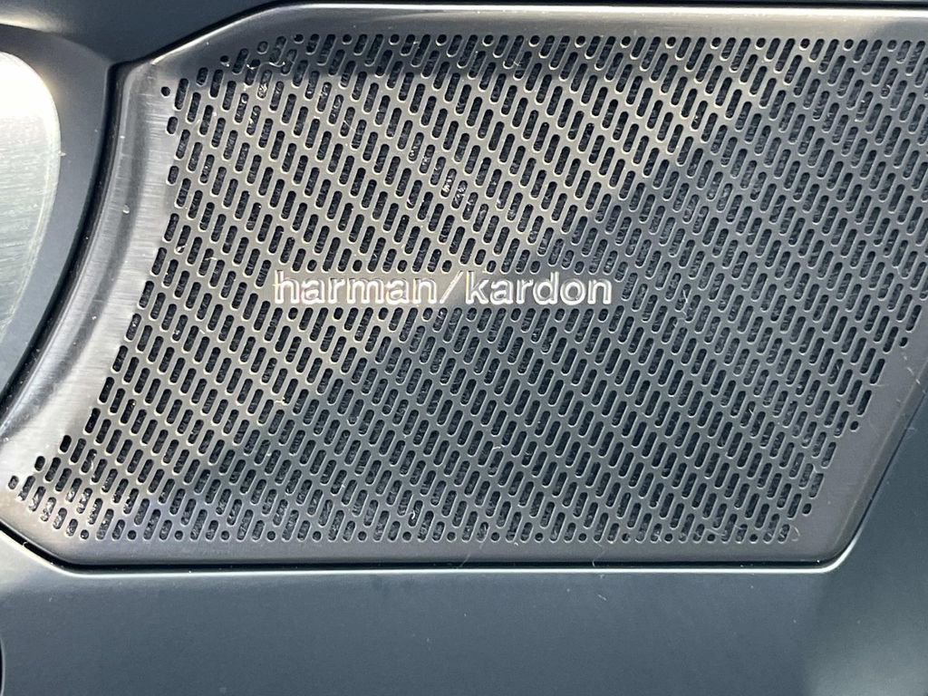 Used 2023 Volvo XC40 B5 Ultimate w/ Climate Package image 27