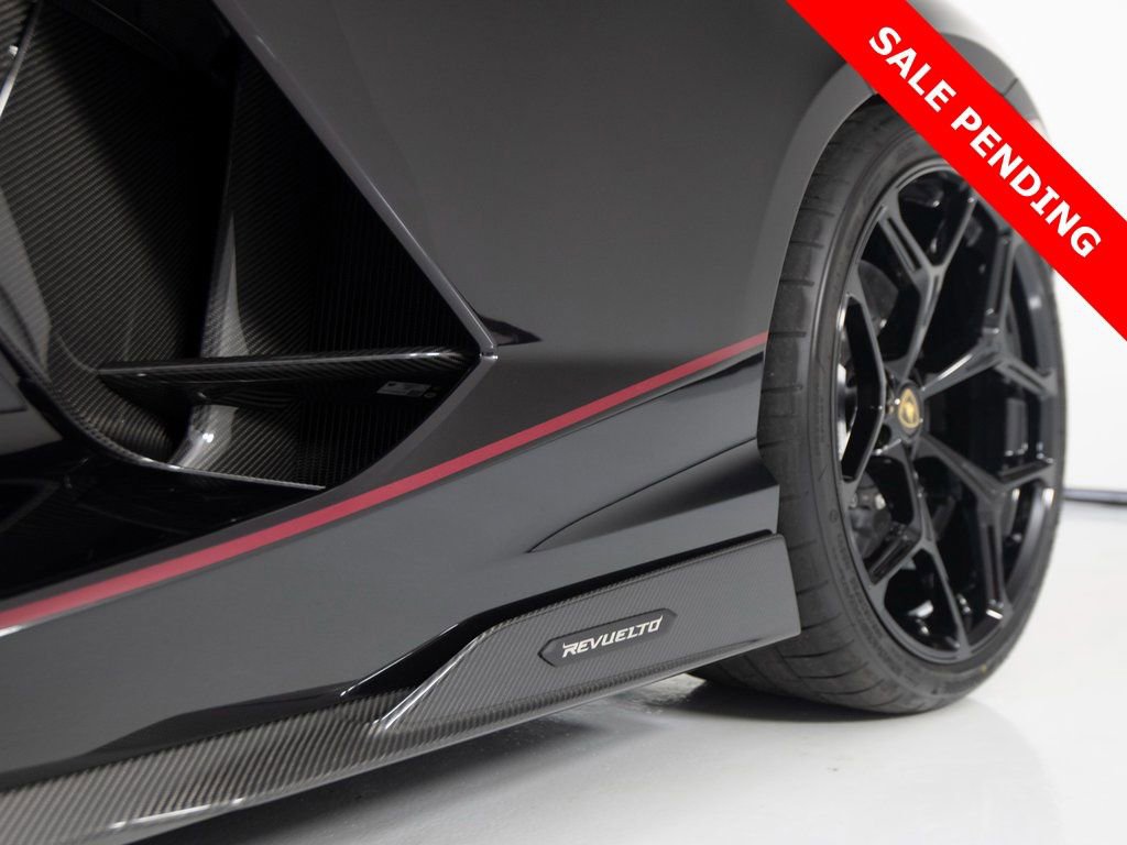 Used 2025 Lamborghini Revuelto image 50