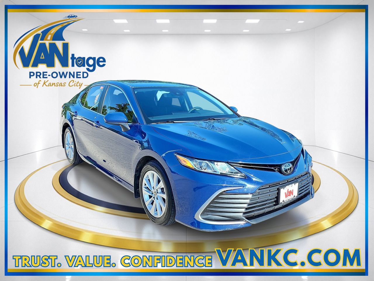 Used 2023 Toyota Camry LE FWD image 3