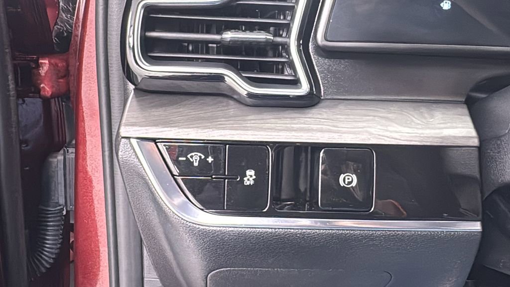 Used 2025 Kia Sportage X-Line image 32