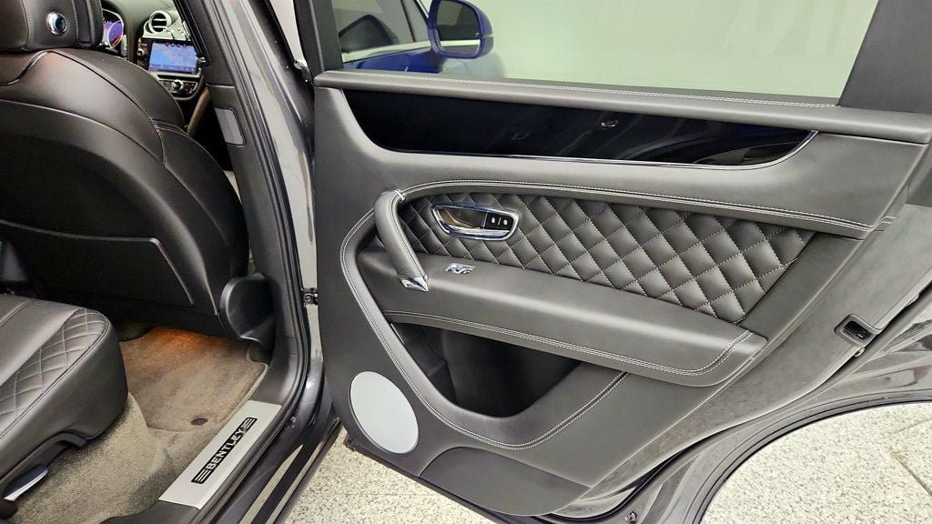 Used 2018 Bentley Bentayga AWD/4WD image 36