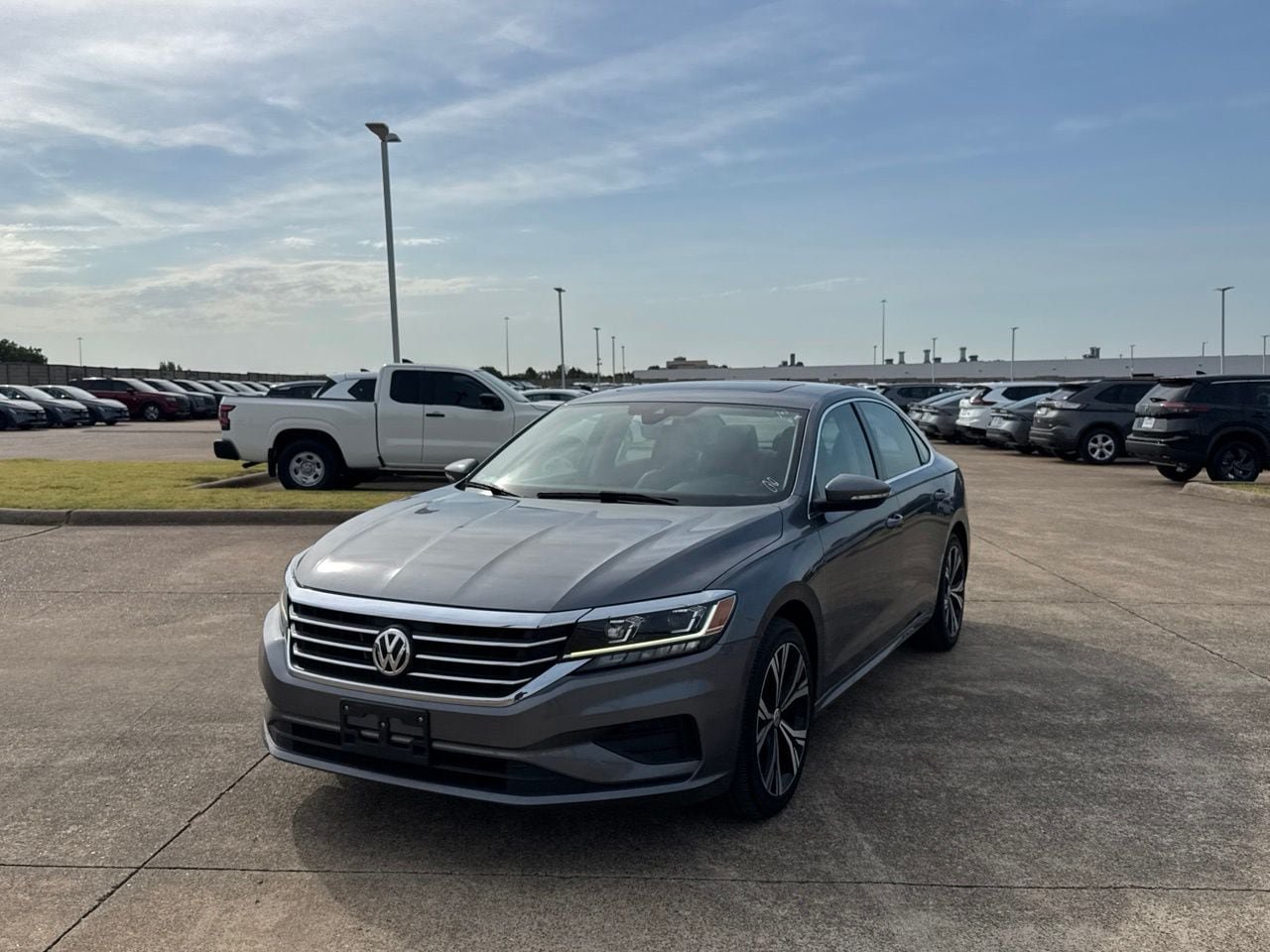 Used 2022 Volkswagen Passat 2.0T SE FWD image 7