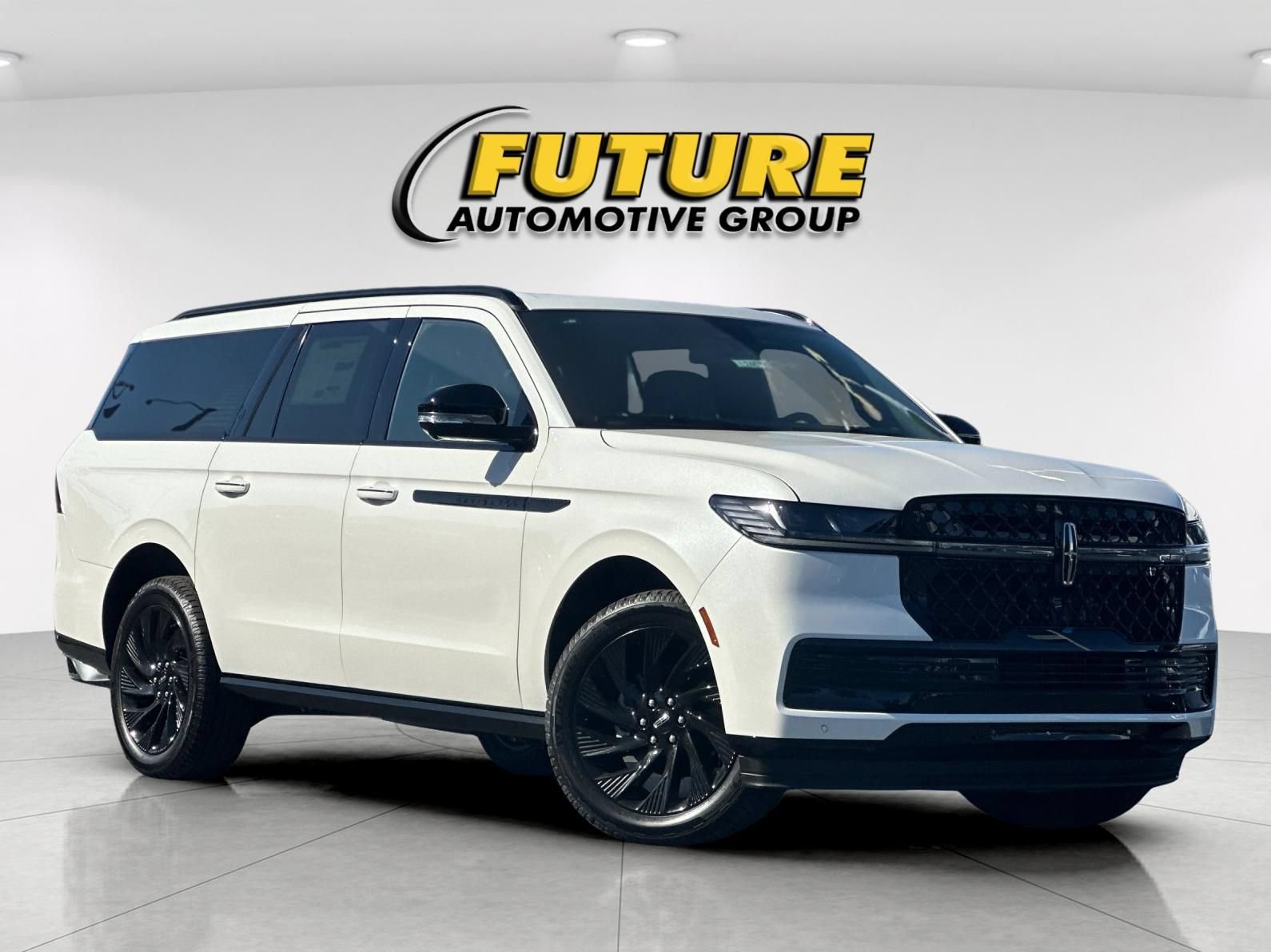 New 2026 Lincoln Navigator L Reserve w/ Jet Appearance Package AWD/4WD image 1