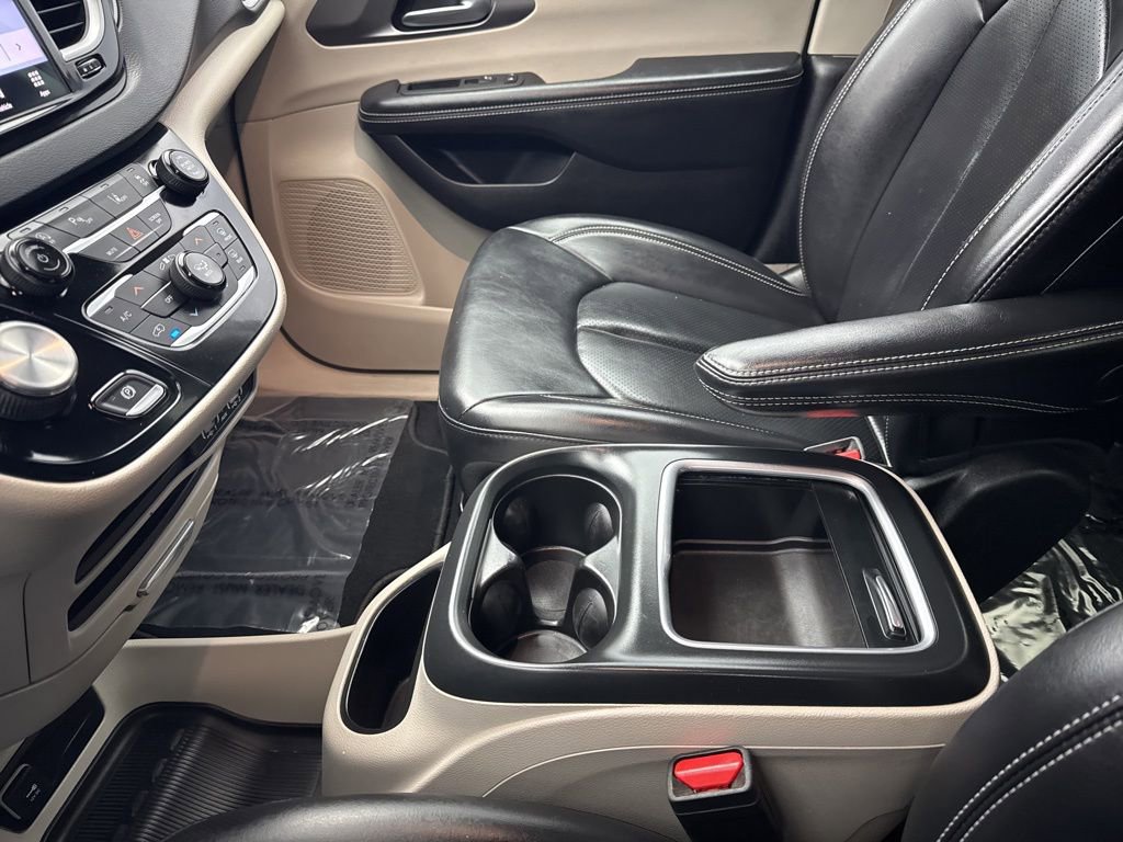 Used 2023 Chrysler Pacifica Touring-L FWD image 25