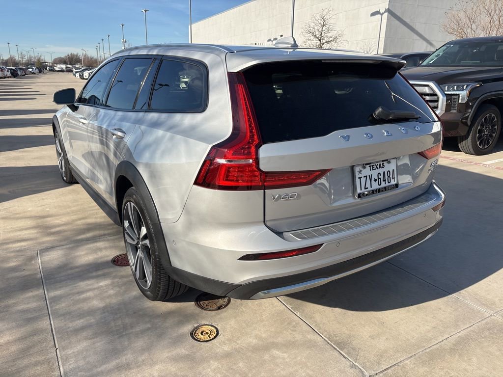 Certified 2024 Volvo V60 B5 Cross Country Plus w/ Protection Package Premier image 6
