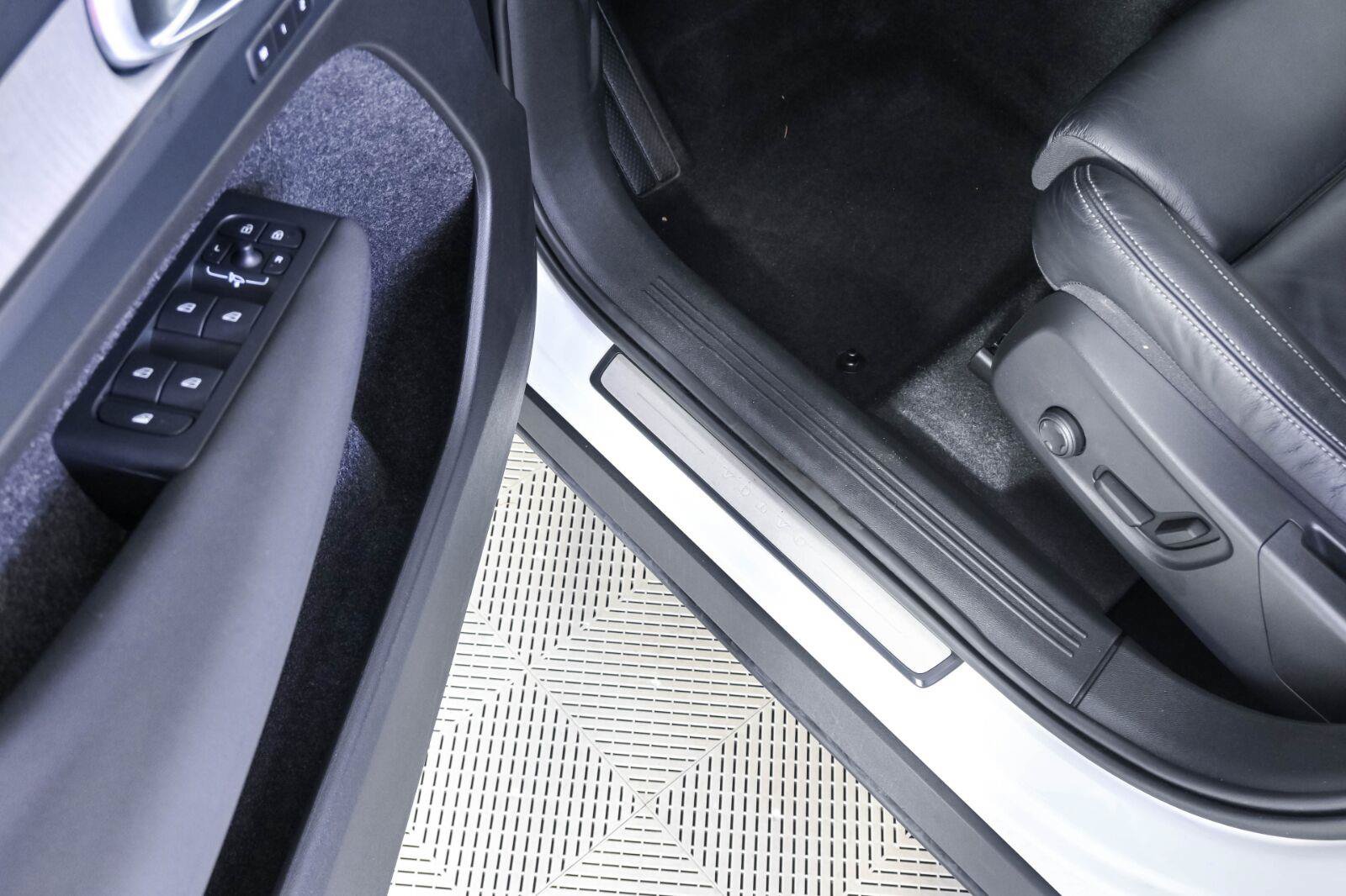 Certified 2023 Volvo XC40 B5 Plus w/ Climate Package AWD/4WD image 8