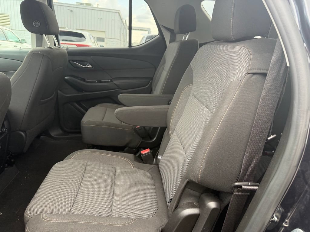 Used 2020 Chevrolet Traverse LT FWD image 16