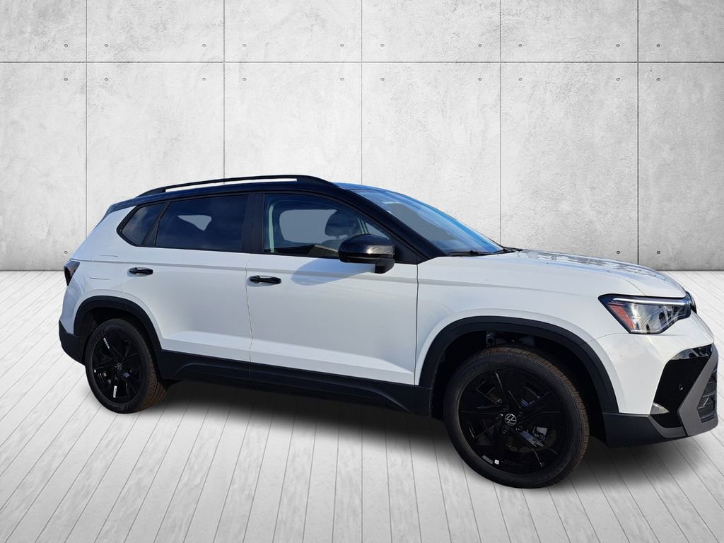 New 2026 Volkswagen Taos SE image 3