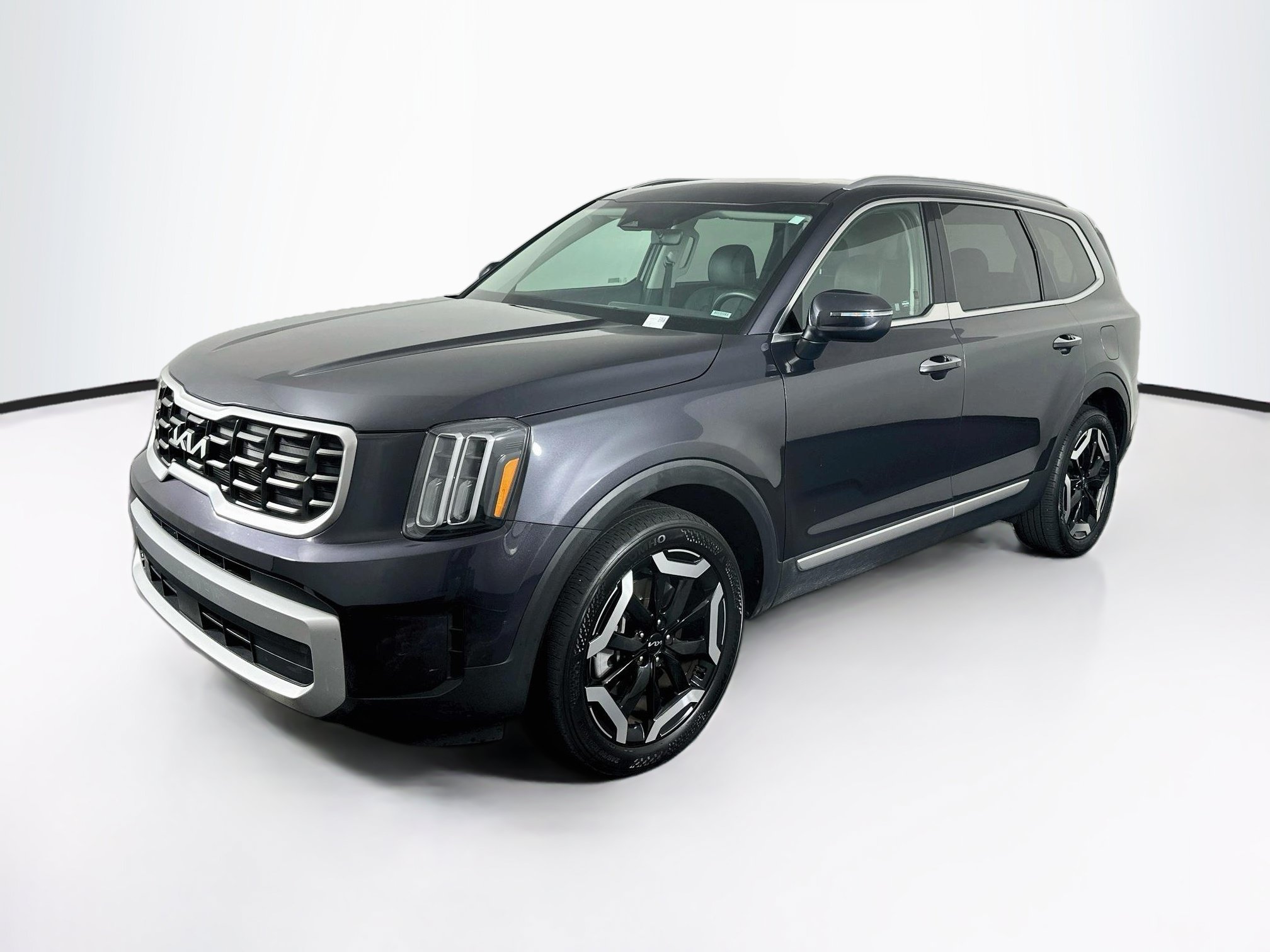 Used 2025 Kia Telluride S FWD image 3