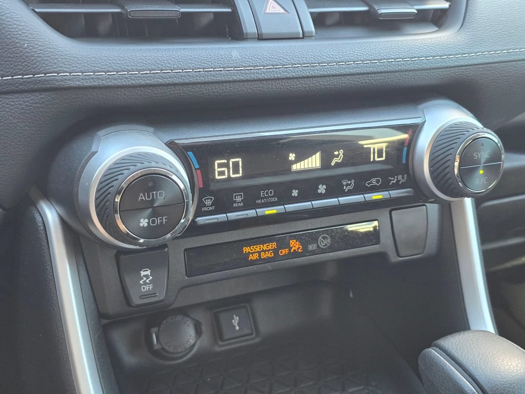Used 2021 Toyota RAV4 XLE AWD/4WD image 21