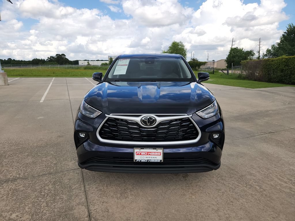 Used 2025 Toyota Highlander LE FWD image 11