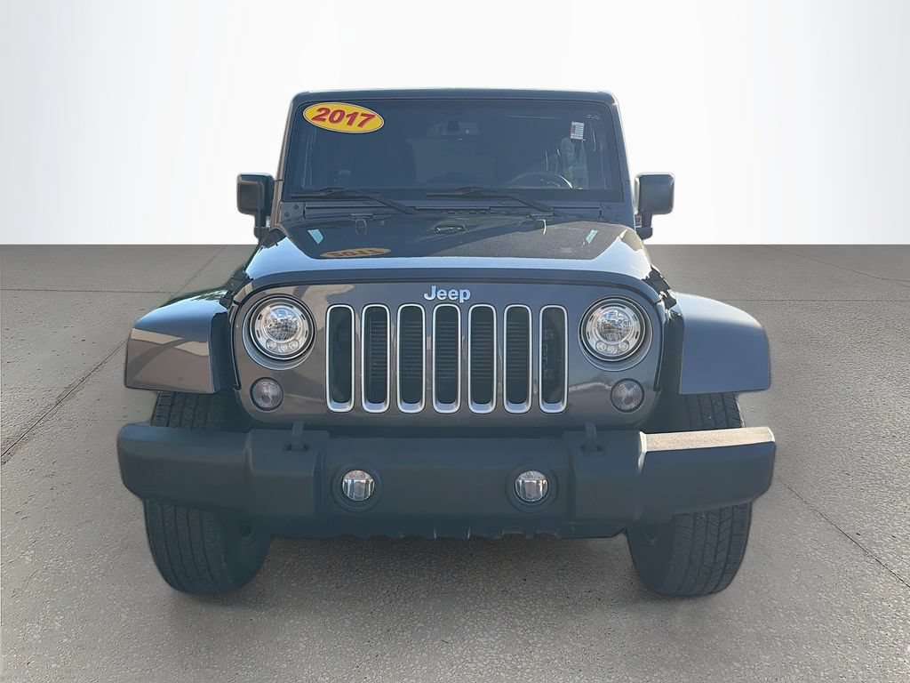 Used 2017 Jeep Wrangler Unlimited Sahara w/ Connectivity Group AWD/4WD image 9