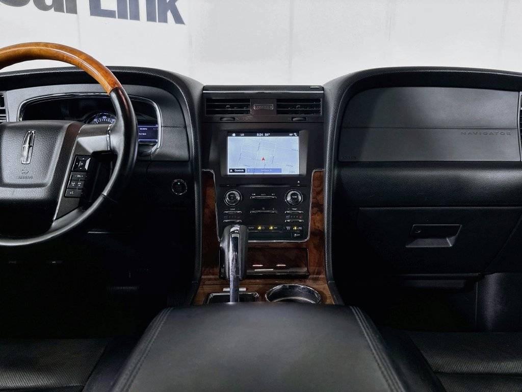 Used 2017 Lincoln Navigator L Select RWD image 29