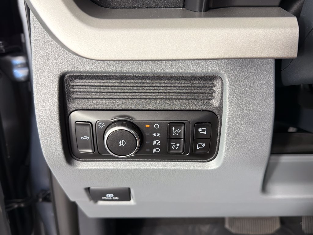 New 2027 Ford F350 XLT w/ 360-Degree Camera Package AWD/4WD image 14