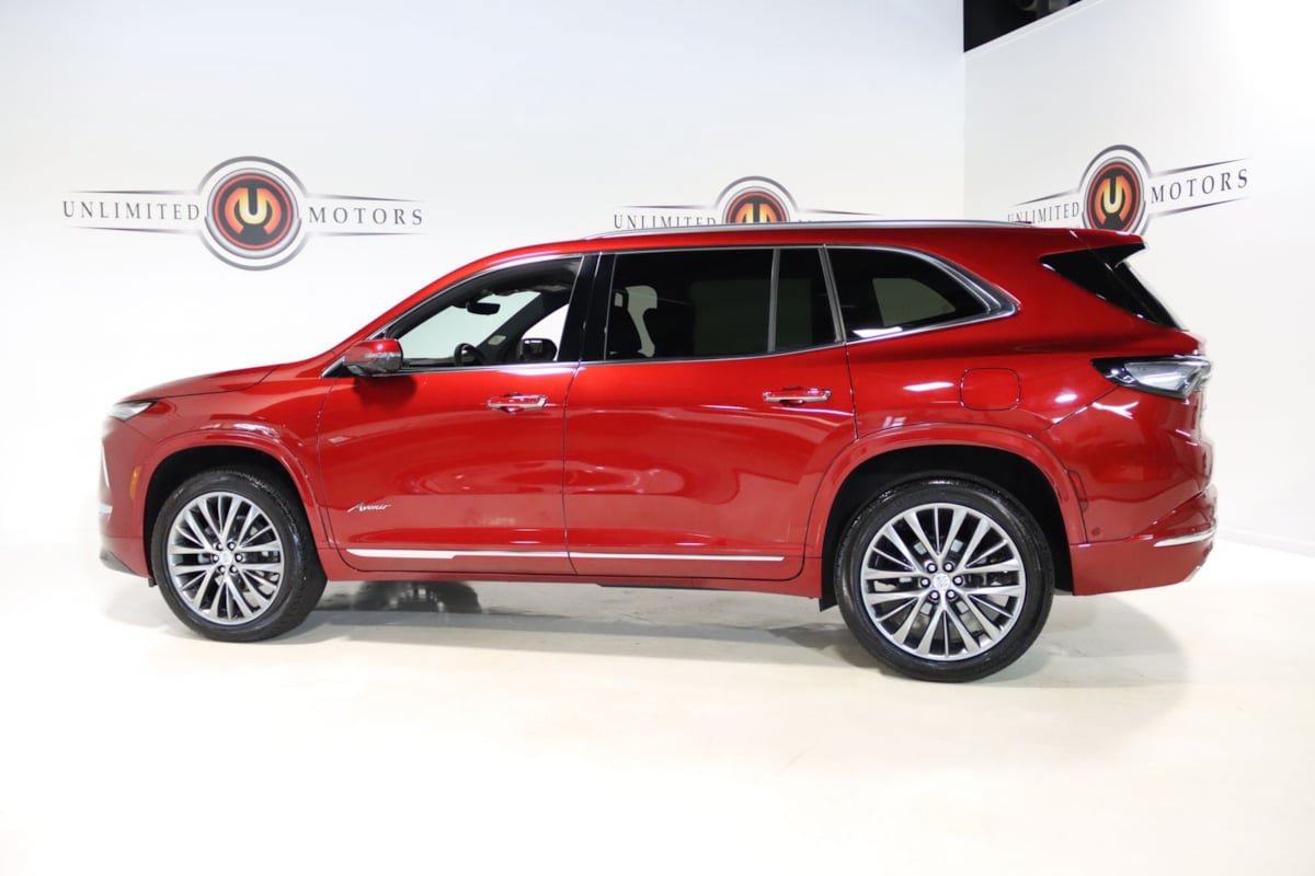 Used 2025 Buick Enclave Avenir w/ Super Cruise Package AWD/4WD image 36