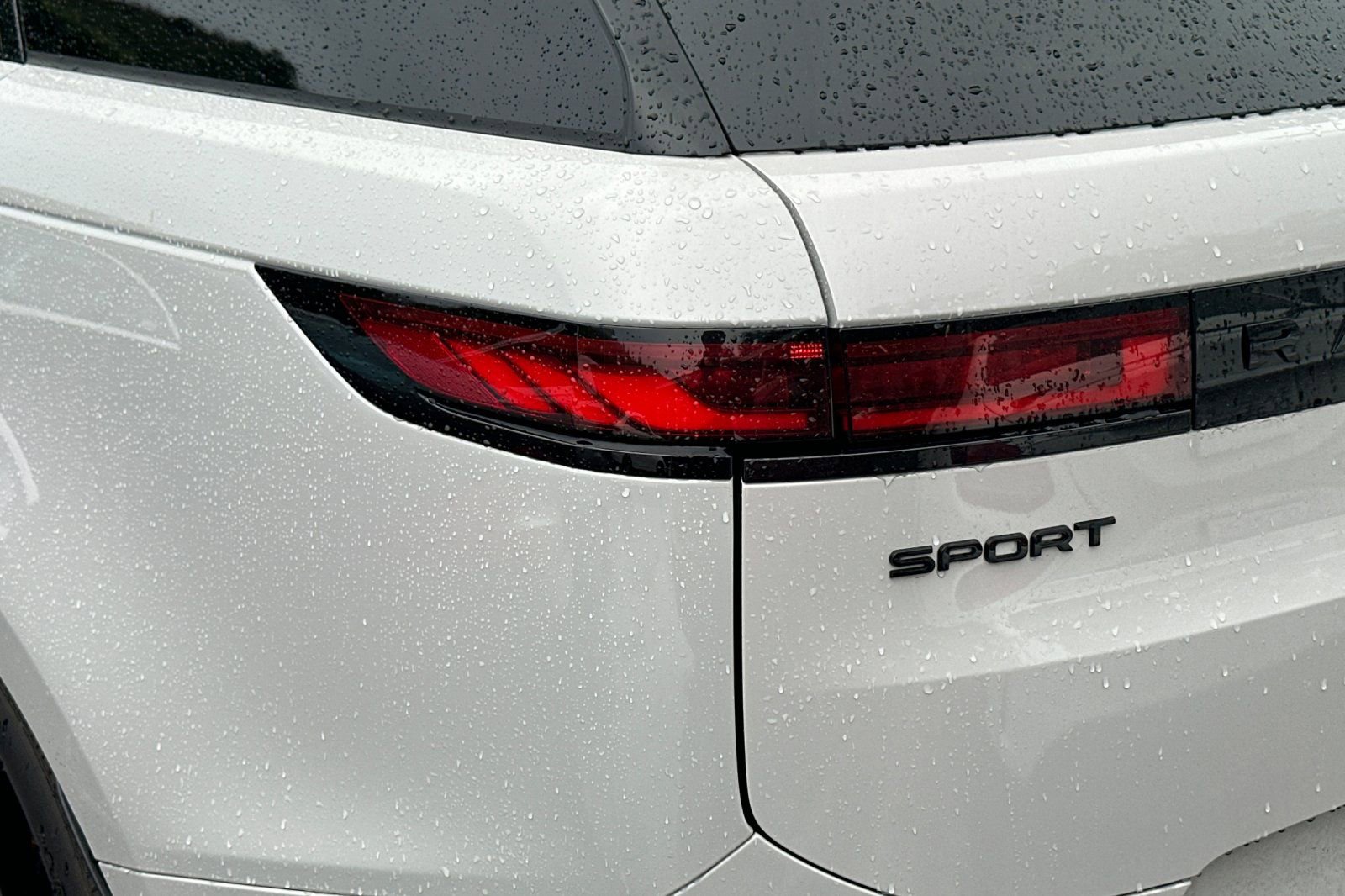 Used 2025 Land Rover Range Rover Sport Dynamic SE image 9