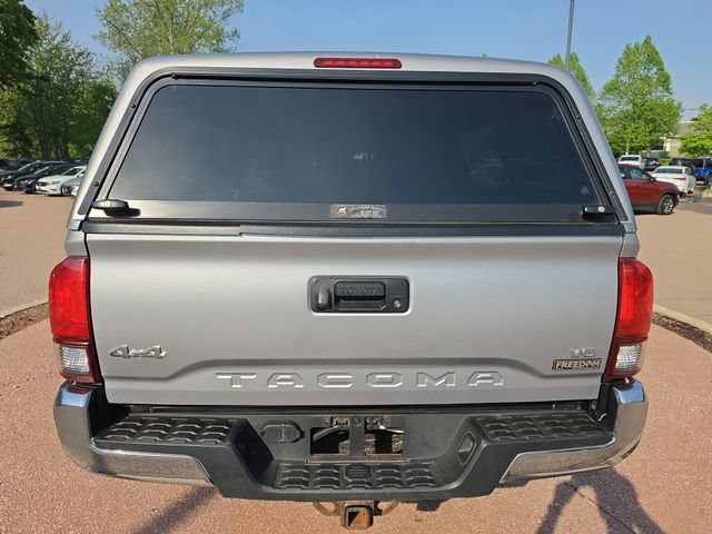 Used 2018 Toyota Tacoma SR5 AWD/4WD image 4