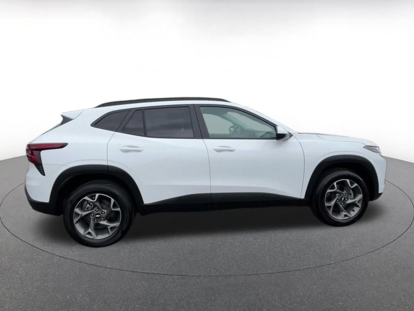 Used 2025 Chevrolet Trax LT FWD image 15